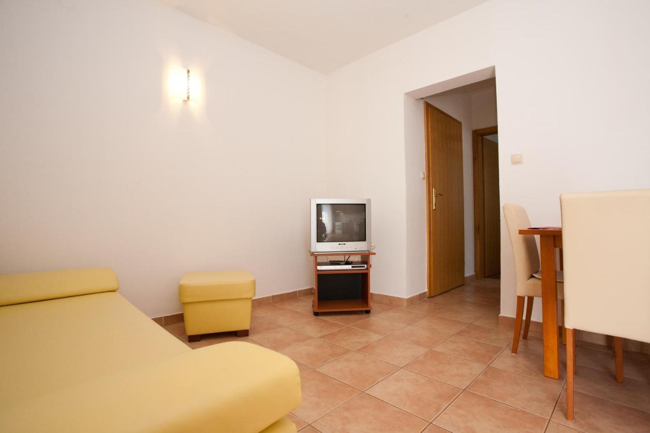 Apartments Glibo Near The Sea And Town Center! คิร์ก ภายนอก รูปภาพ